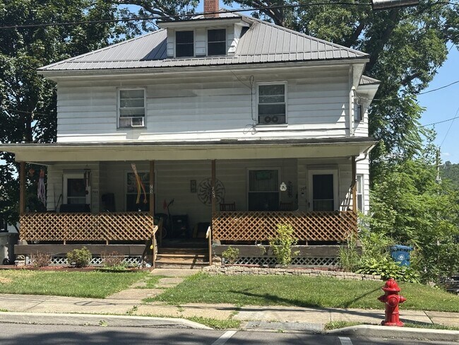Building Photo - 703-705-705 Chestnut St