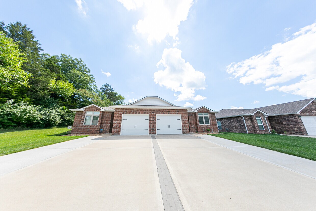 Foto principal - 603 Spring Ridge Rd