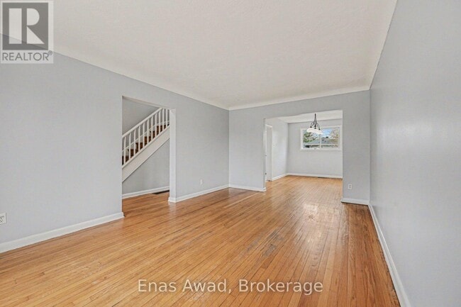 Photo du bâtiment - 1677 Baseline Rd
