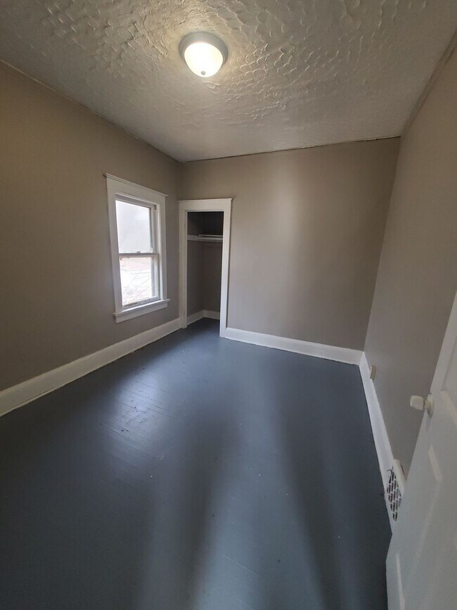 Foto del edificio - 2403-2405 N 39th St. (Duplex) (ACE PROPERTY)