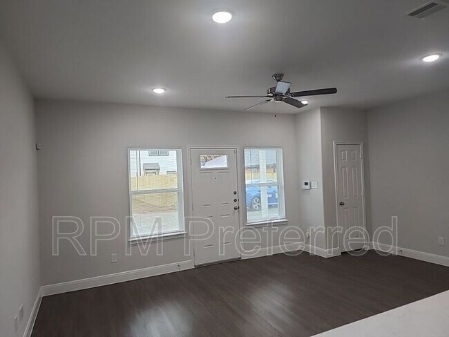 Foto del edificio - 832 Elkhart St
