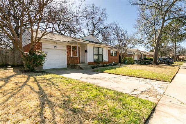 Foto del edificio - 1803 Oak Tree Ln