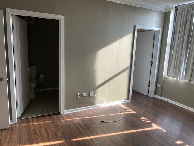 Foto del edificio - 330 N Jefferson St