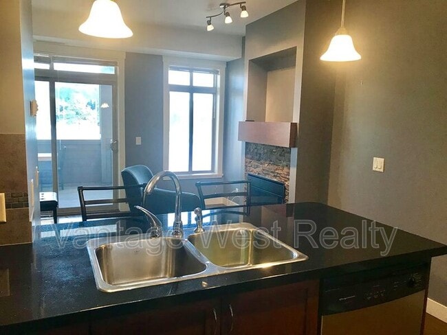 Photo du bâtiment - 3545-3545 Carrington Rd