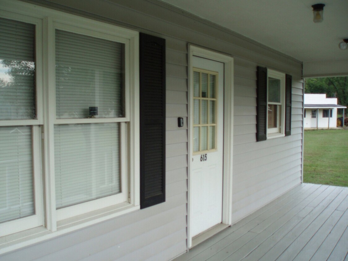 Foto del edificio - 615 Windcrest Dr