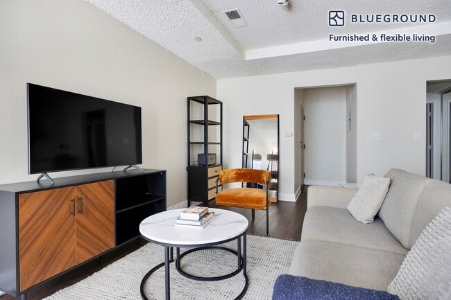 Building Photo - 747 Gayley Ave