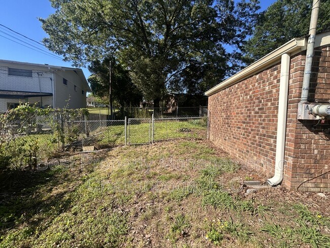 Foto del edificio - 4000 Webb Rd