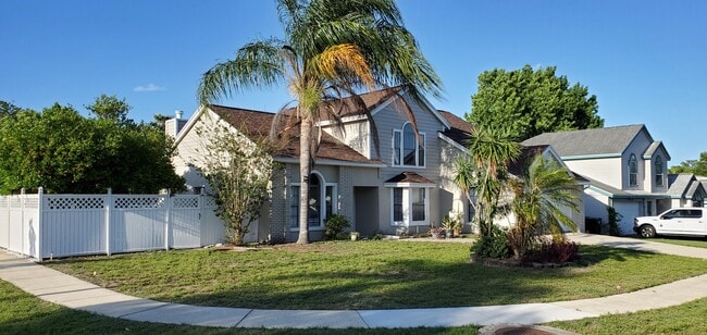 Building Photo - 3317 Hillmont Cir