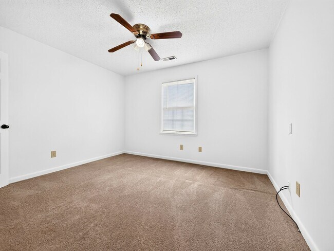 Foto del edificio - 6209 Friar Tuck Dr NW