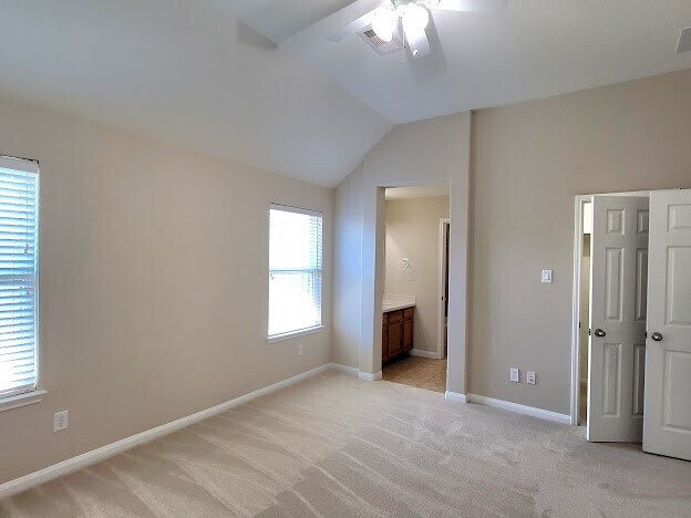 Foto del edificio - 10007 Shire Green Ln