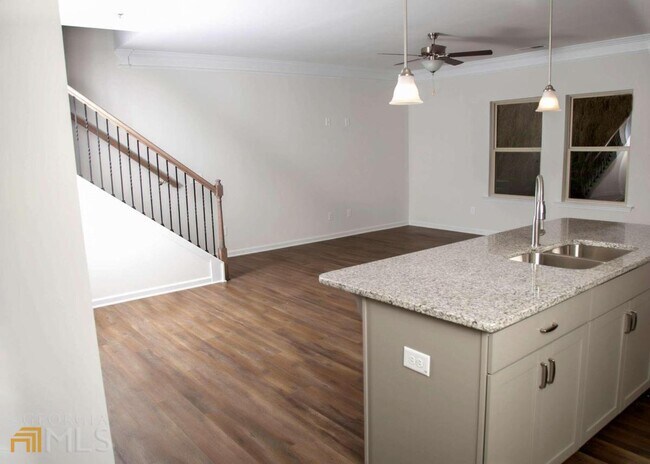 Building Photo - 140 Madison Bend