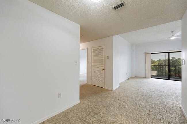Foto del edificio - 900 Arbor Lake Dr