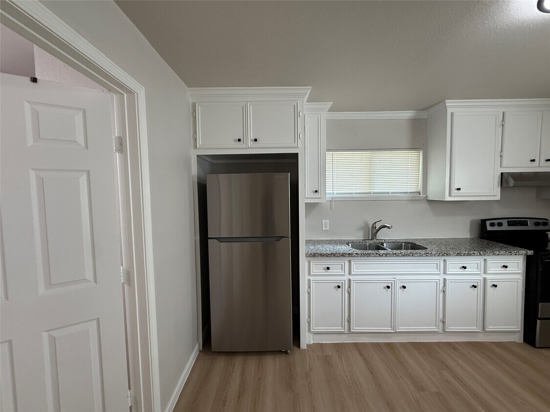 Foto principal - 7427 Avenue I
