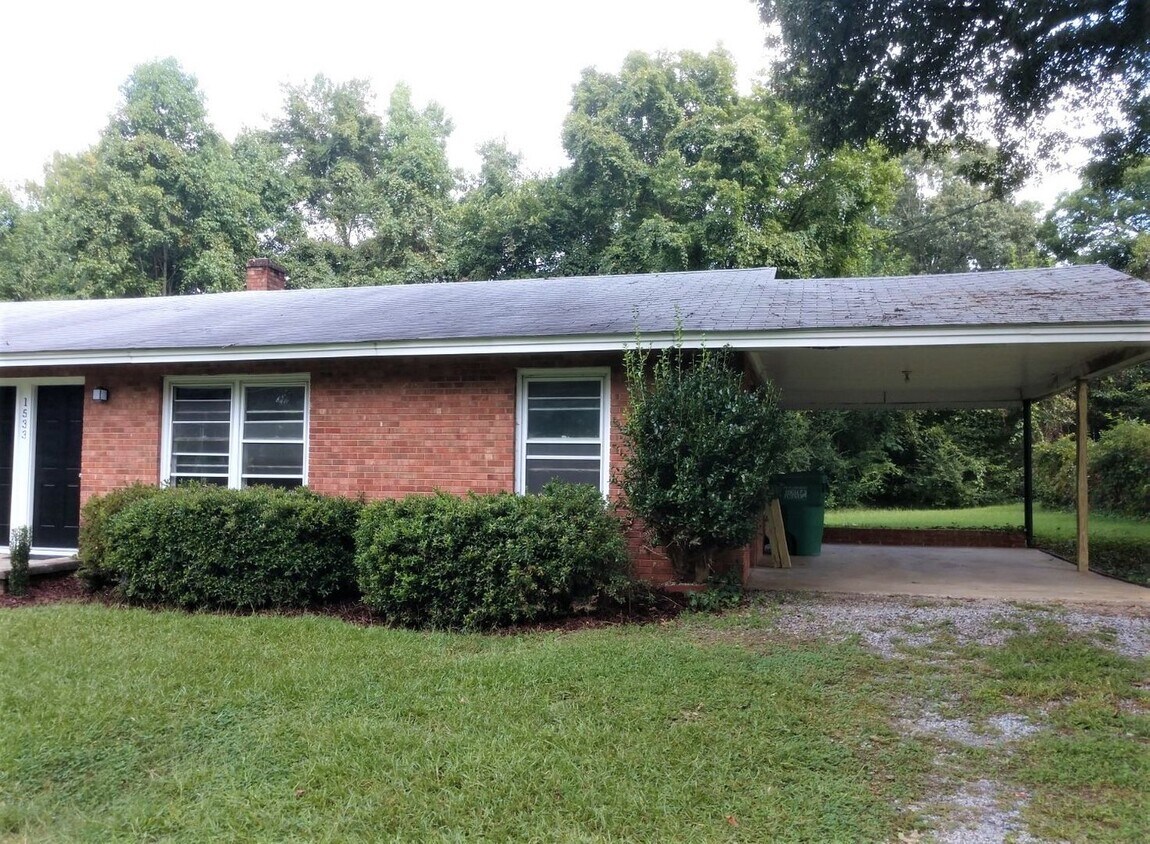 1533 Beaucrest Ave Unit B, High Point, NC 27265 Room for Rent in High