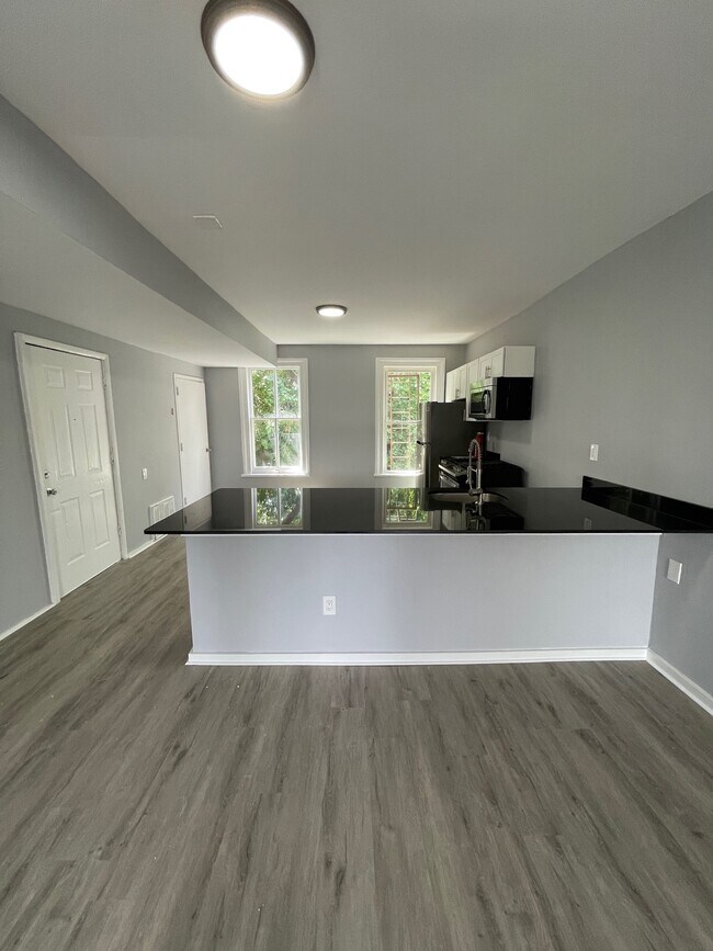 Building Photo - 192 Lander St