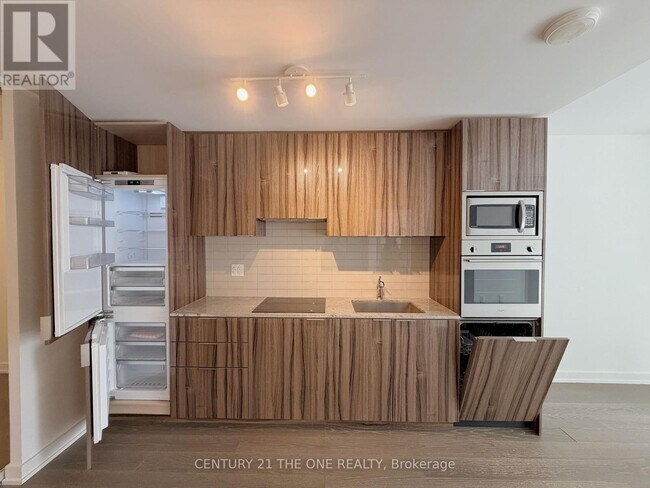 Building Photo - 11 Wellesley St W