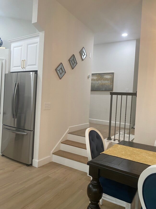 Building Photo - 705 Seagate Dr