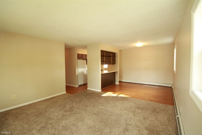 Building Photo - 2 br, 1 bath Duplex - 2010 Dyke Ave #2