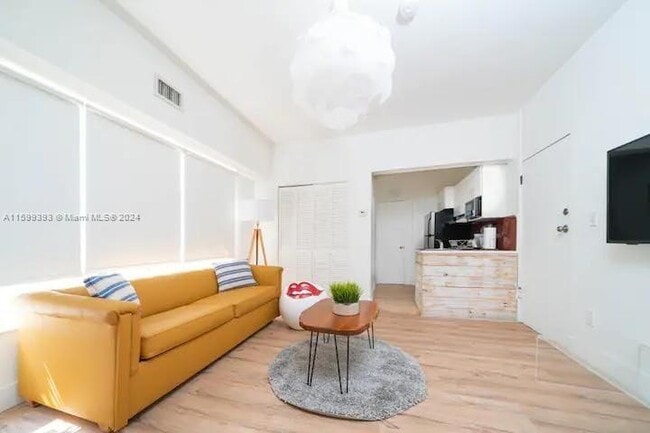 Building Photo - 227 1st St