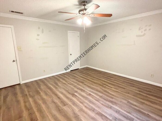 Building Photo - 238 Briarpatch Ln