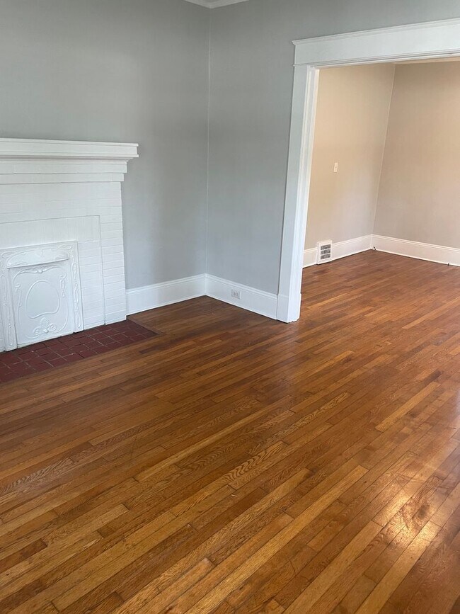 Building Photo - Spacious 2 Bedroom with an Office - LAWNCA...