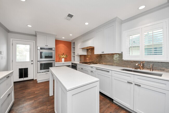 Foto del edificio - 6403 Waltway Dr