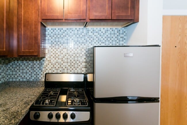 Building Photo - 553 W Arlington Pl