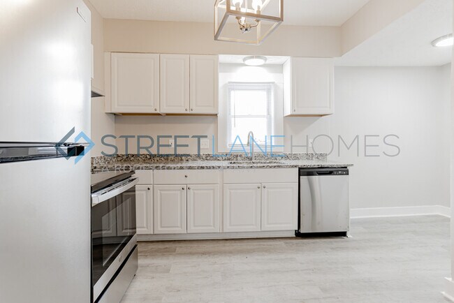 Building Photo - REDUCED! Charming 3 bedroom home in Indian...