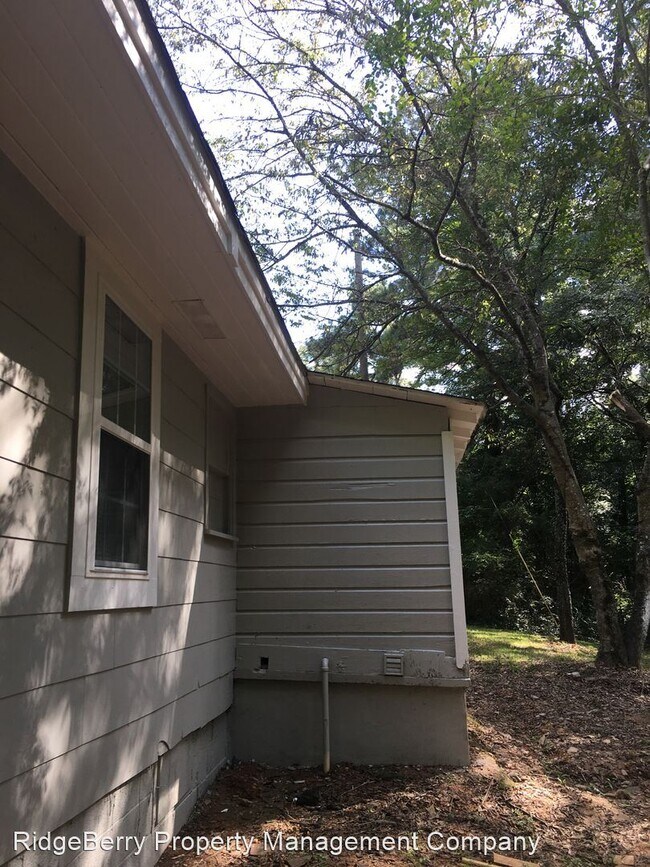 Building Photo - 2 br, 1 bath House - 423 Wilshire Rd NE