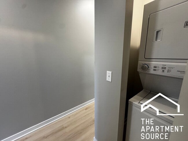 Building Photo - 4007 W School St