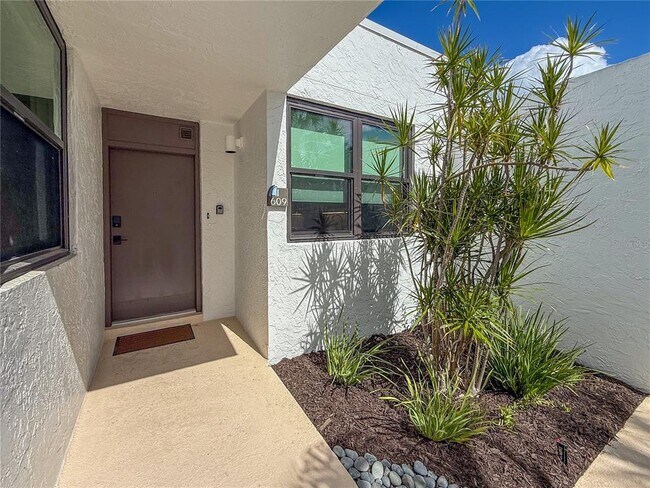 Foto del edificio - 609 Bayport Wy