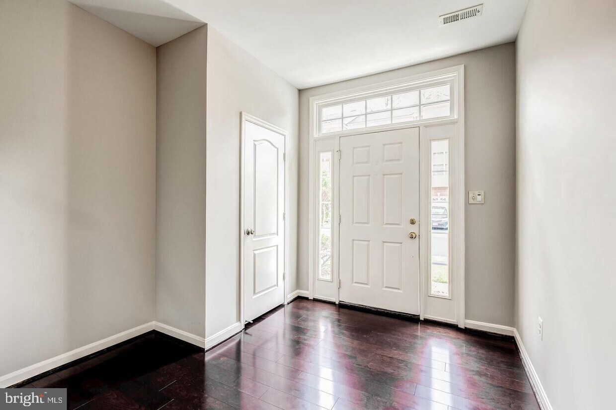 Foto principal - 12915 Wood Cres Cir