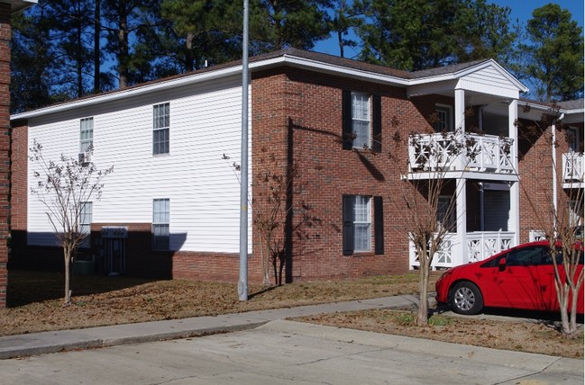 Building Photo - Engleside Apartments