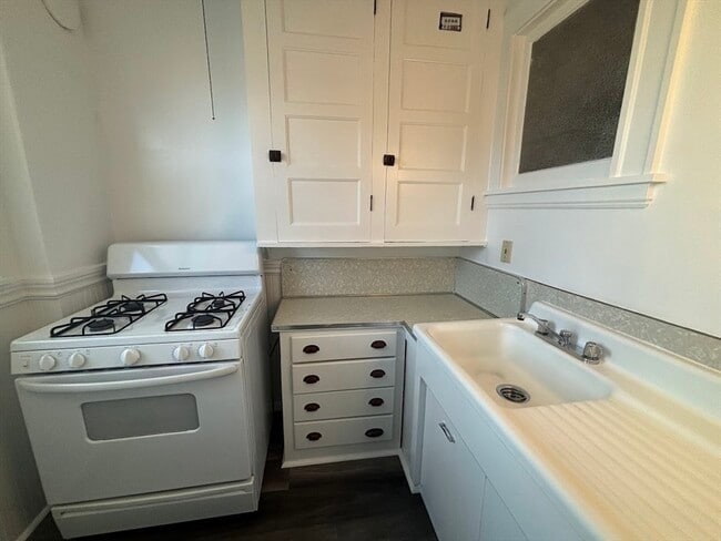 Building Photo - 1 Harbor St