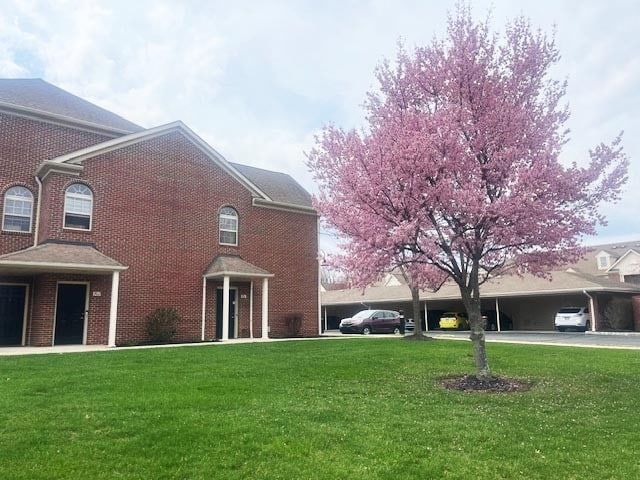 Spring at Amberley outside a private entrance - Amberley at Blue Bell