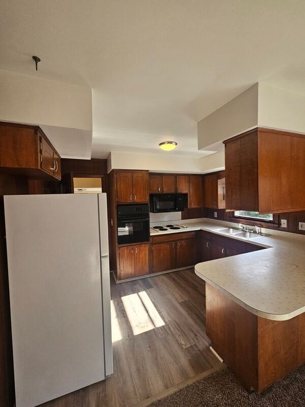 Building Photo - 7451 Stacy Dr
