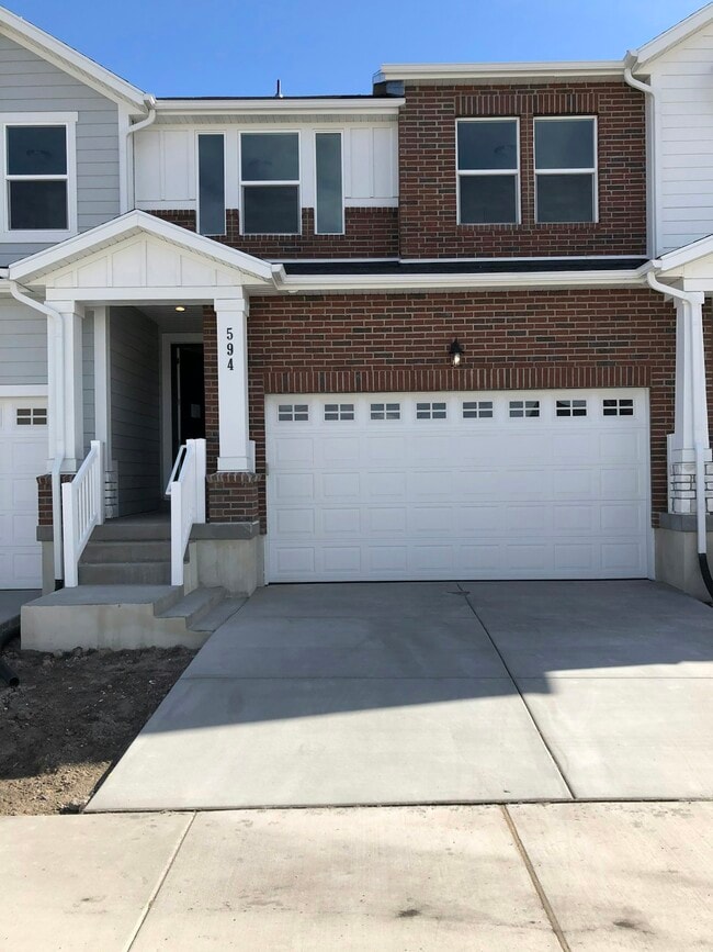 Building Photo - 192 W Silver Springs Dr