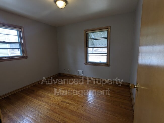 Building Photo - 6215 W Keefe Ave Pkwy