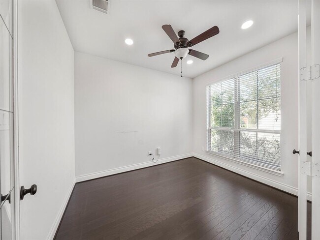 Building Photo - 3909 Lily Park Ln