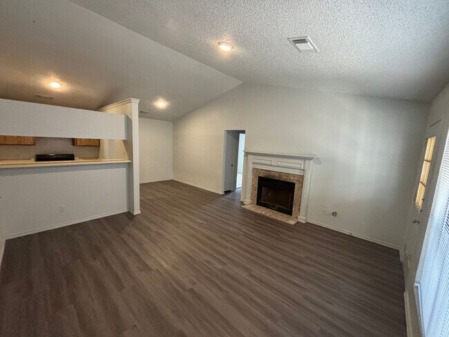 Building Photo - 2033 Redwing Way