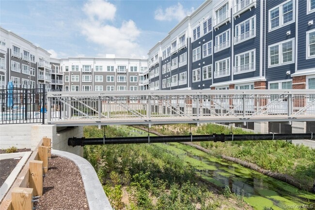 Building Photo - 75 E Hoffman Ave