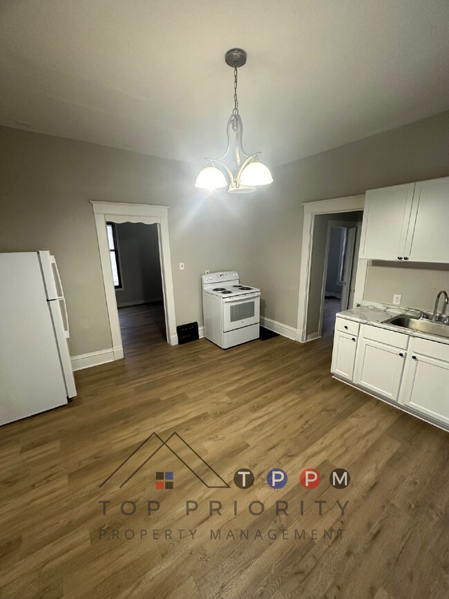 Building Photo - 3 Bedroom | 1 Bathroom Single Family Home ...