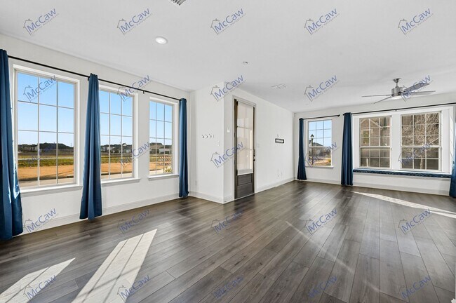 Building Photo - Improved Price! Fantastic Townhome - 3/2.5...