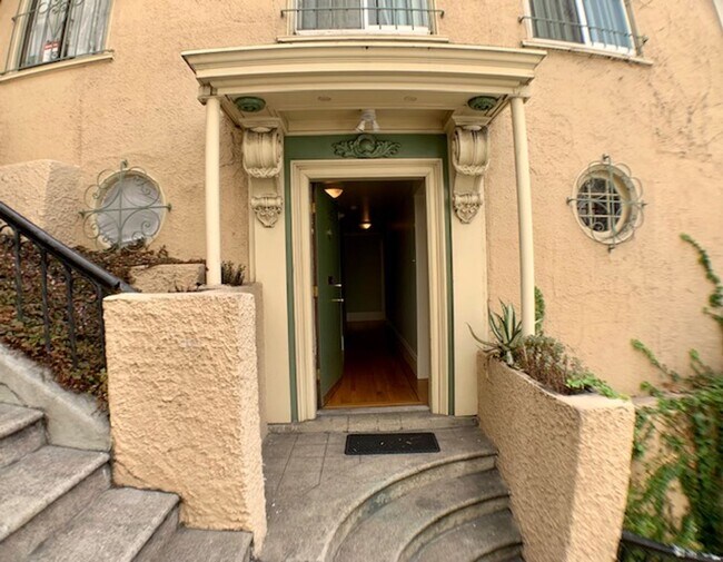 Foto del edificio - Experience Classic San Francisco Living in...