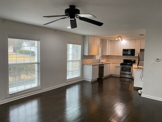 Foto del edificio - 4217 Donnelly Ave