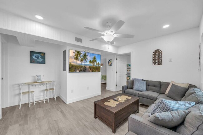 Foto del edificio - 2362 Pineapple Ave