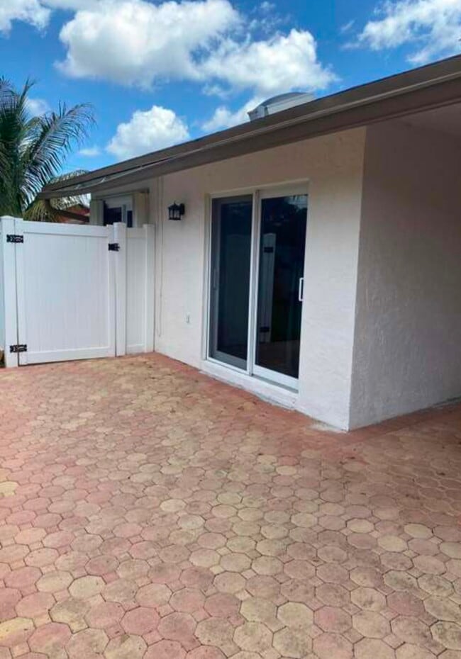 Building Photo - 4931 NW 86th Ave