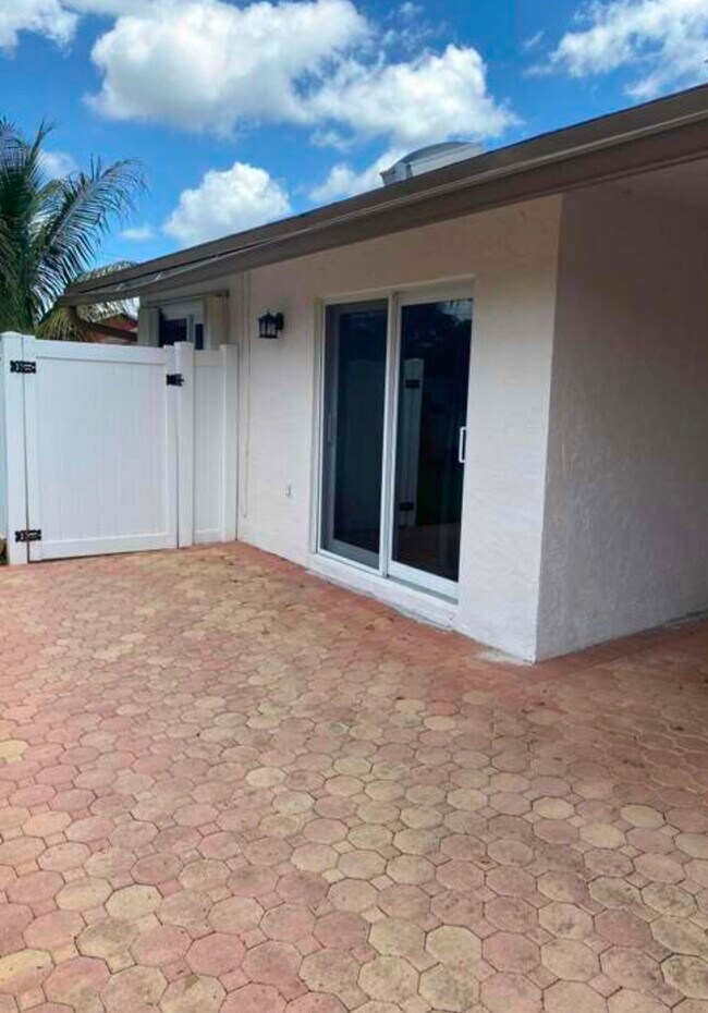 Foto del edificio - 4931 NW 86th Ave