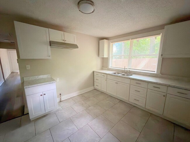 Foto del edificio - 1450 Oaklawn St