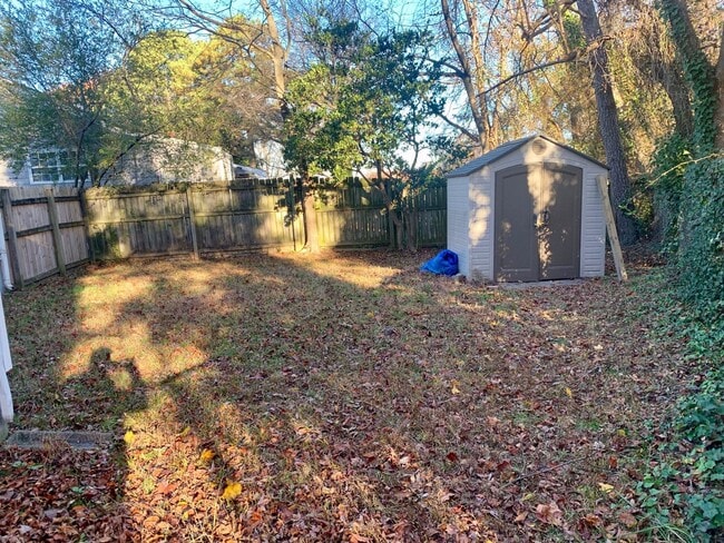 Building Photo - Adorable 2BR/1BA Home Near Norfolk Naval B...